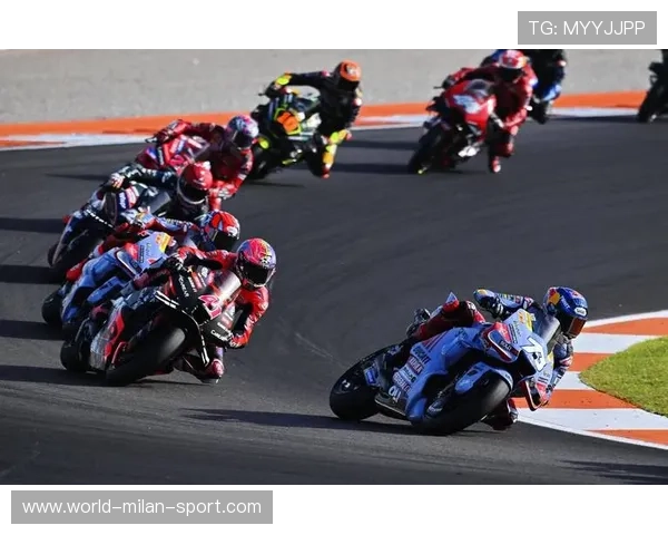 MotoGP末弯上演惨烈对撞